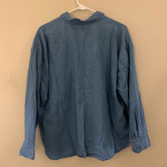 Levi’s Split Hem Button Down - Picture 4 of 5